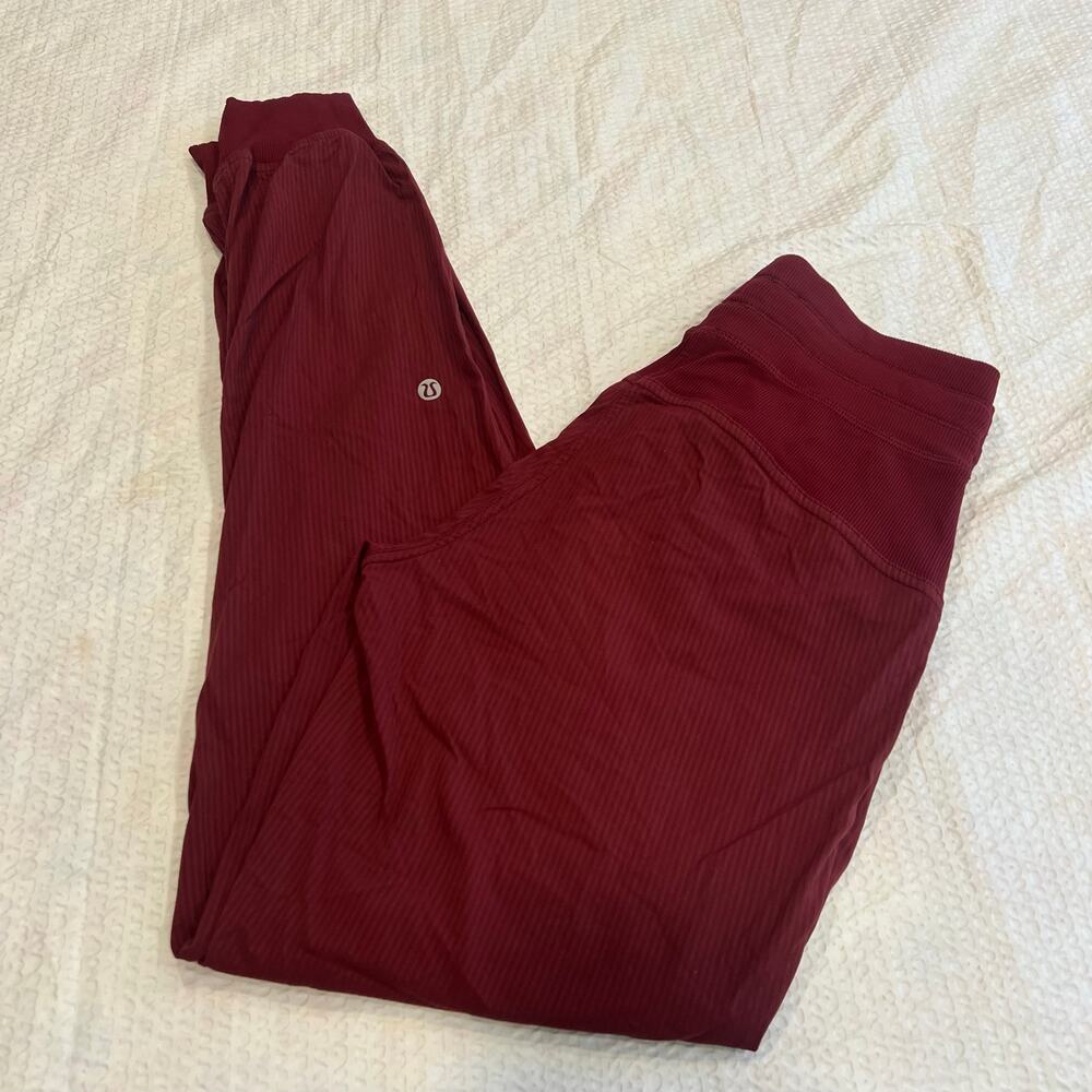 Lululemon dance studio jogger in burgundy size 2 women